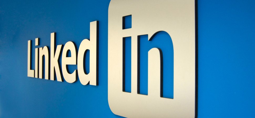 Put Your Best Face Forward: Guidelines for Your LinkedIn Photo
